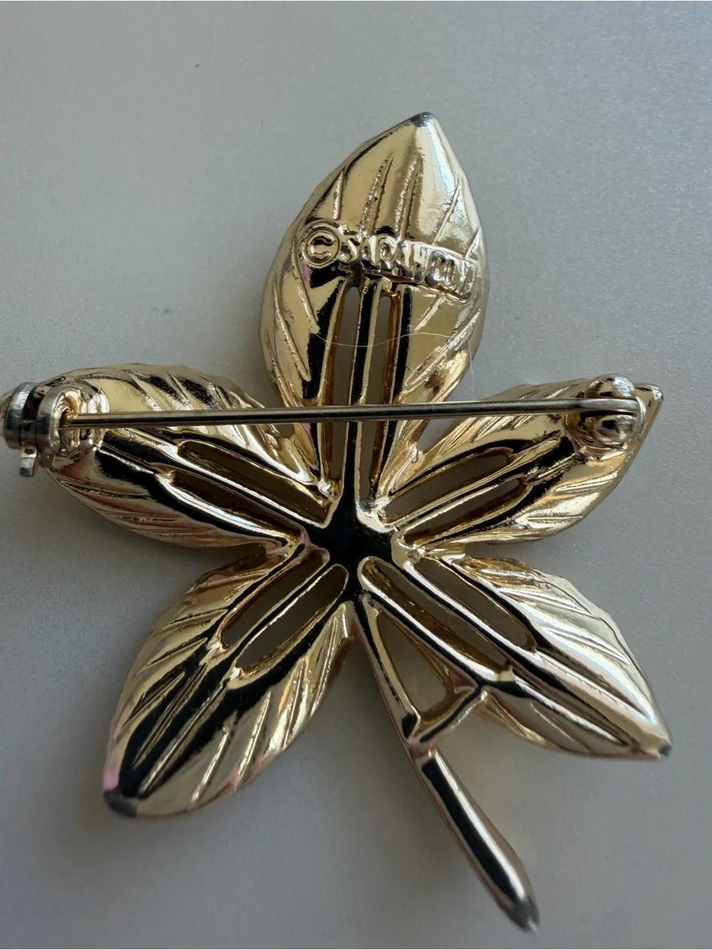 Vintage Sarah Coventry Gold Tone Ivy Leaf Brooch Elegant Women’s Accessory